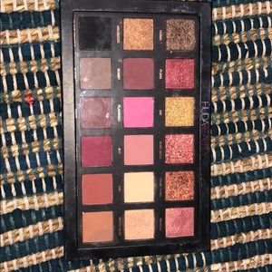 HUDA BEAUTY Rose Gold Ed. Eye Shadow palette